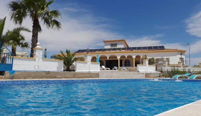Exclusive CHALET near SEVILLA Andalusia with pool for 14 people