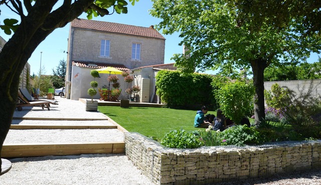 EXCLUSIVE character house, 6 people, near La Rochelle