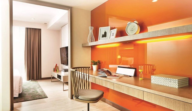 Exclusive City Retreat | Rooftop Pool & King Comfort