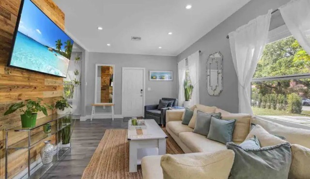 Exclusive! CLEAN 3BD/2BA home in safe area close to everything!
