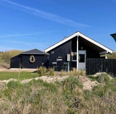 Exclusive Cottage close to Tornby Beach