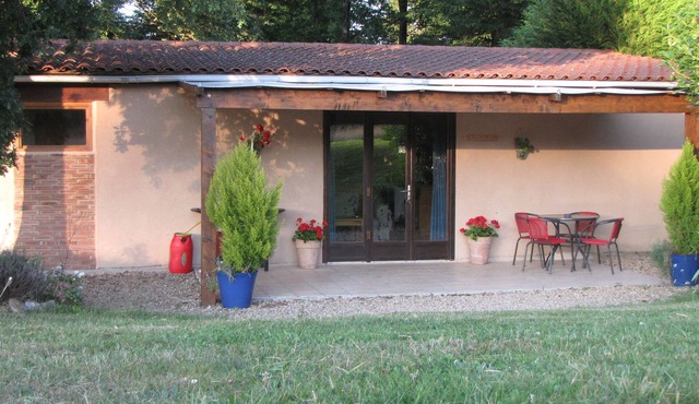 Exclusive countryside retreat on 8 acres with private lake - pet friendly !