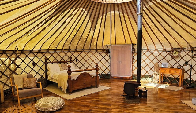 Exclusive Countryside Yurt + Cabin!