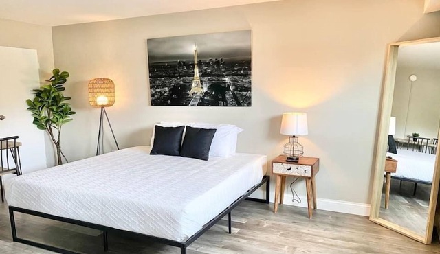 Exclusive Downtown Condo | Beachfront | Free PRKNG