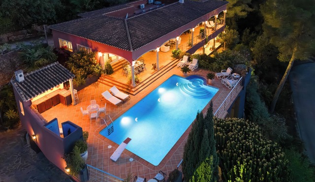 Exclusive dream villa ARCOS 33 in Spain with panoramic views of the Mediterranean.