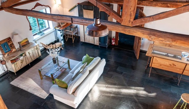 EXCLUSIVE APARTMENT WITH 3 DOUBLE ROOMS IN ARTISTIC BUILDING