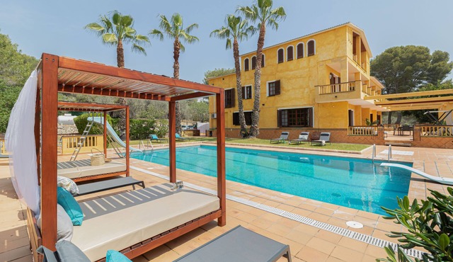 Exclusive environment surrounded by nature 10 minutes from the beach.