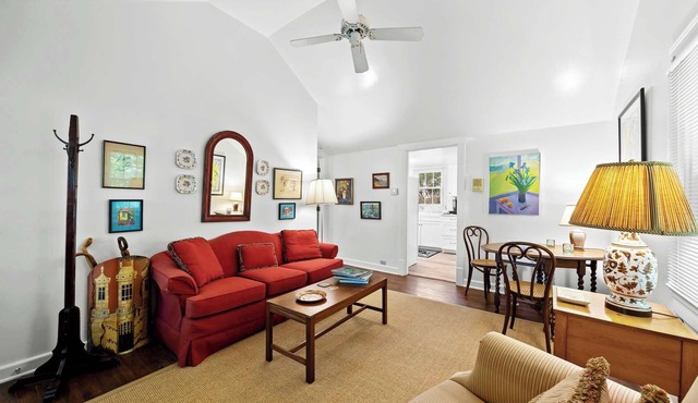 Exclusive Farmhouse w/a Romantic Garden View!