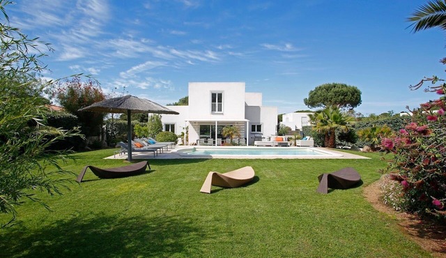 Exclusive Four-Bedroom Villa featuring a Private Pool, Garden, Parking and Spa