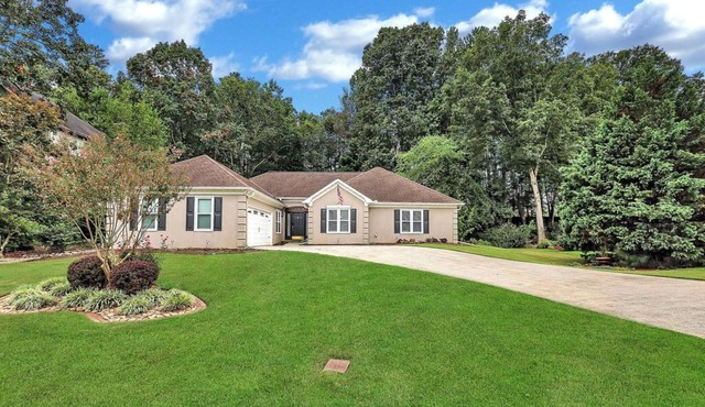 Exclusive Hanover Retreat Near Mall of GA