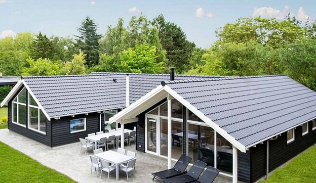 Exclusive house with pool area on North Zealand on the beautiful Baltic Sea