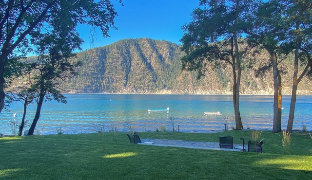 Exclusive Lakefront Getaway on Lake Chelan's Wapato Point