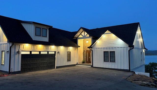 Exclusive Lakefront Retreat - nSpacious 5 bdr house in Dandridge on Douglas Lake