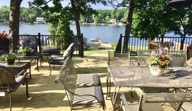 EXCLUSIVE LAKEFRONT with beach, beach house, piers, trampoline + sister villa