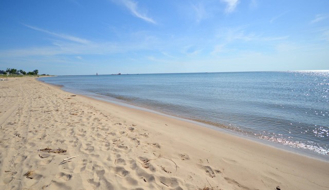 Exclusive Lakefront Luxury | Lighthouse views | Long walks on beach