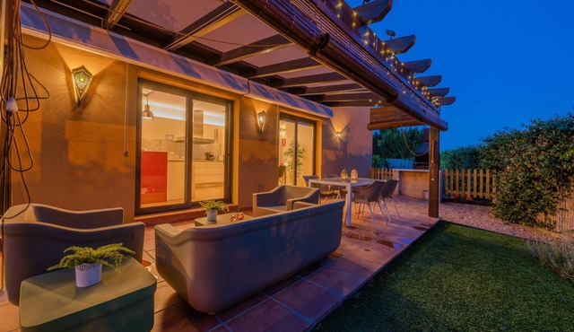 Exclusive loft with jacuzzi, tantra chair, garden and pool