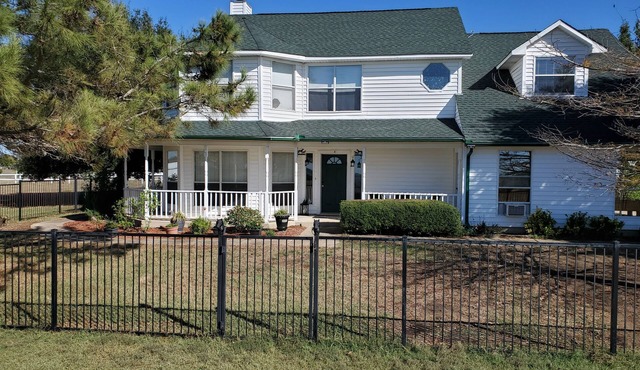 Exclusive Luxury Getaway on 10 Acres, Lake Views, Perfect for Groups, Close In