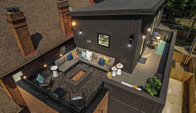 Exclusive, Luxury Retreat in Columbus, Hot Tub, Rooftop Deck, Sleeps 12