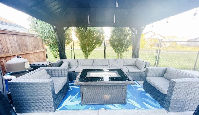 Exclusive Luxury Villa with Swimming Pool & Table tennis - Free Parking