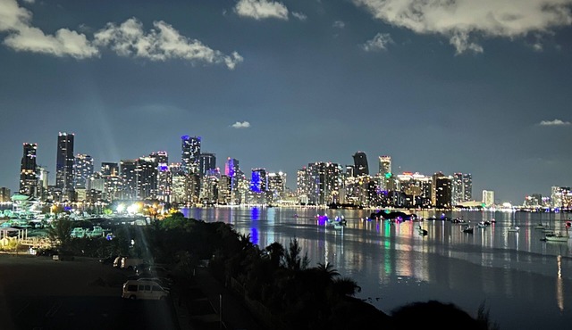 Exclusive Miami Studio Pool Beaches