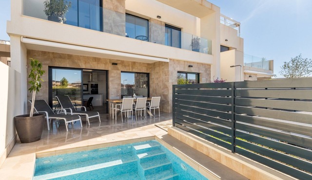 Exclusive Modern Villa with Lake Views, Wi-Fi & Air Conditioning