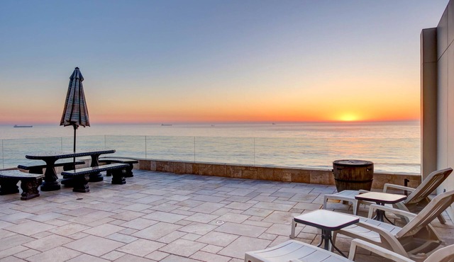 Exclusive Oceanfront Penthouse/5 Min to Papas&Beer