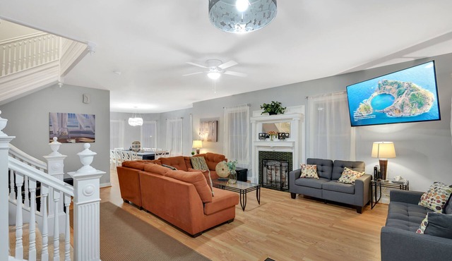 Exclusive Oceanfront House –Pickleball Rackets, Bikes Included