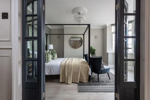 Exclusive Premium Large Solihull House - The Chapters - NEC Sleeps 9