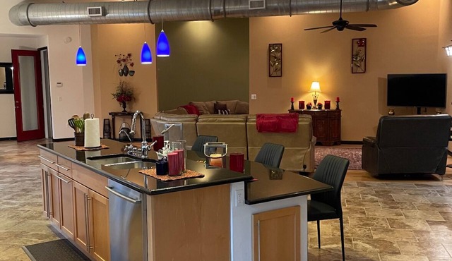 Exclusive & Private 2nd fl unit. 2-2 + bonus room, close to Sebring Raceway.