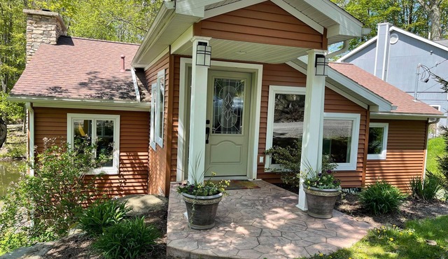 Exclusive Quiet Lake House Retreat Near Elk Mountain