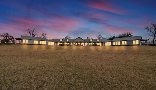 Exclusive Ranch Retreat | Private Lakes & Expansive Lawn for Events