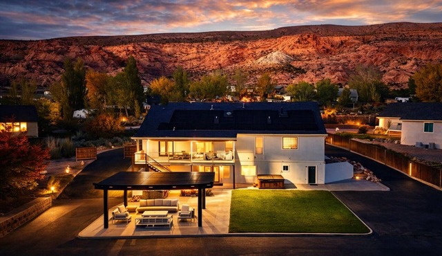 Exclusive Retreats Desert Dream Estate 10 Bedrooms Sleeps 35