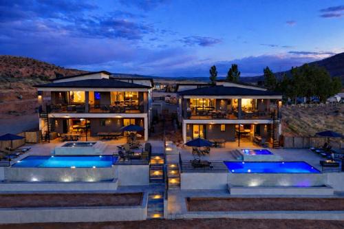 Exclusive Retreats Desert Vista Retreat- Moab Estate for Large Groups- Pool, Spa