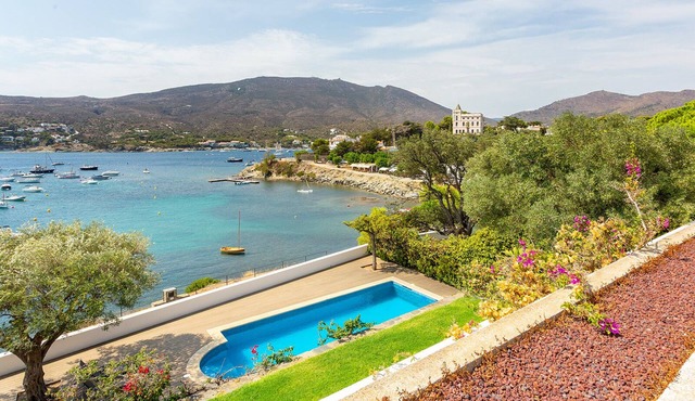 Exclusive seafront villa