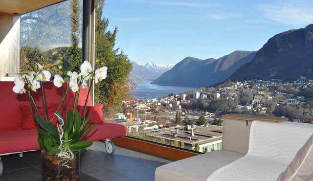 Exclusive, sunny living with lake view, new building apartment private access