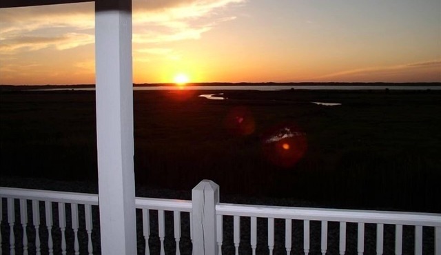 Exclusive Townhouse-Brilliant Bayside Sunset Views and Bird watching.