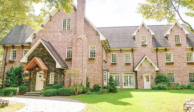 Exclusive Use Resort and Event Space - SUMMER SPECIALS! CHRISTMAS SPECIAL!