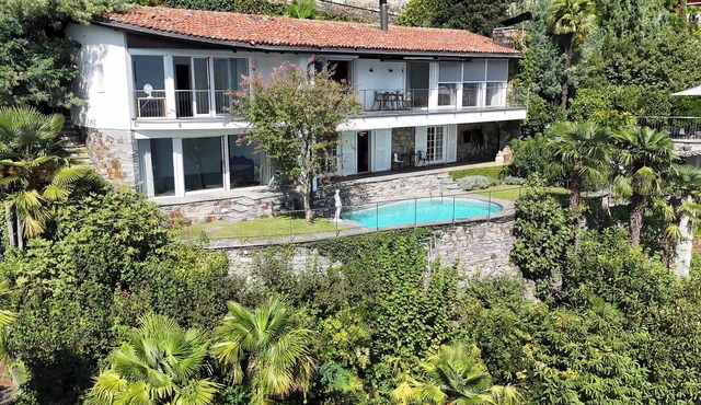 Exclusive Villa Paradiso with Heated Pool, Sauna and Stunning Lake Views