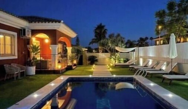 Exclusive Villa in Bonalba with Private Pool, Garden and Terrace