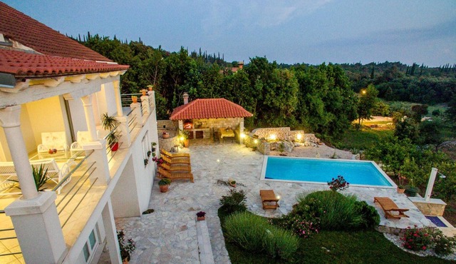 Exclusive Villa in Čilipi with private pool