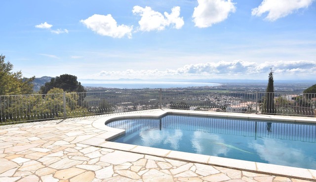 Exclusive villa in Mas Fumats, Roses, with private pool and spectacular panoramic views of the bay and the Mediterranean.