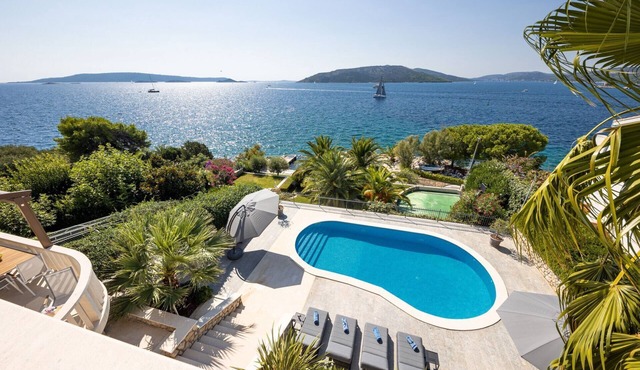 Exclusive Villa Paradise heated pool, near sea jacuzzi sauna gym family sea view