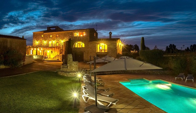 Exclusive villa with pool, barbecue and near the river. Ideal for families