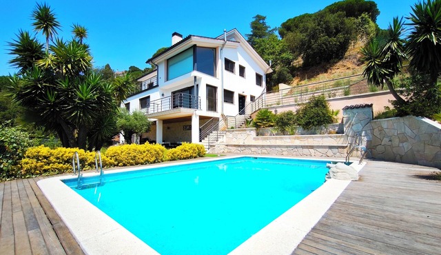 Exclusive villa with private pool near Barcelona
