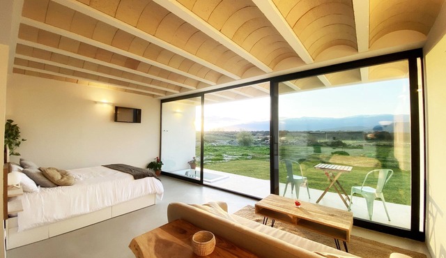 Exclusive villas with outdoor jacuzzi, private pool and mountain views