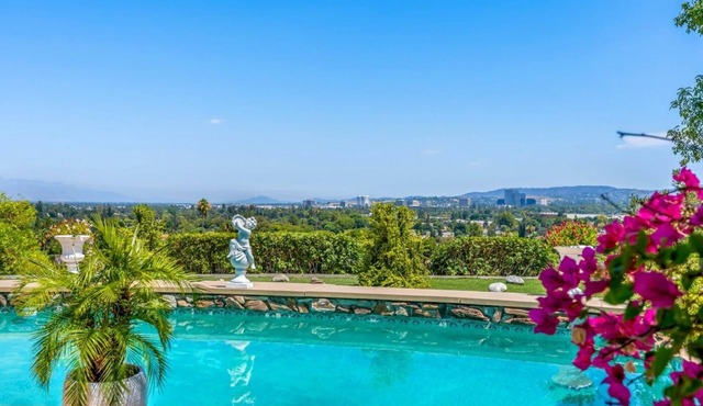 Exclusive WestHills House with Incredible View of the Valley