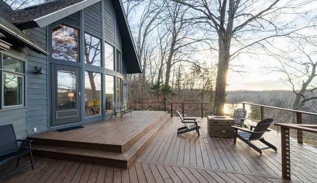 Exclusive Wooded Chalet w Magnificent River Views