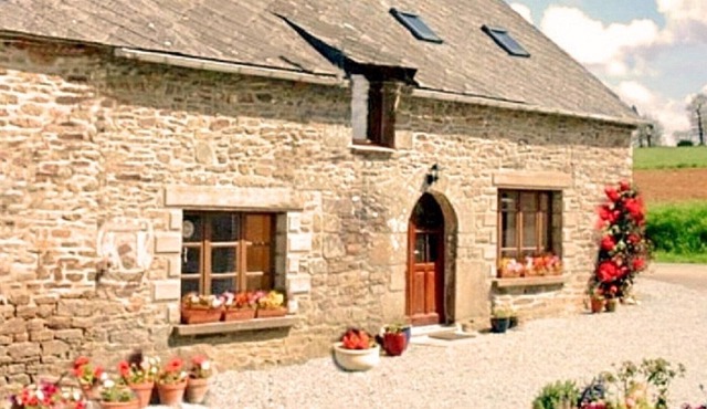 Exclusively for couples, near forest & river, ideal for walkers & nature lovers