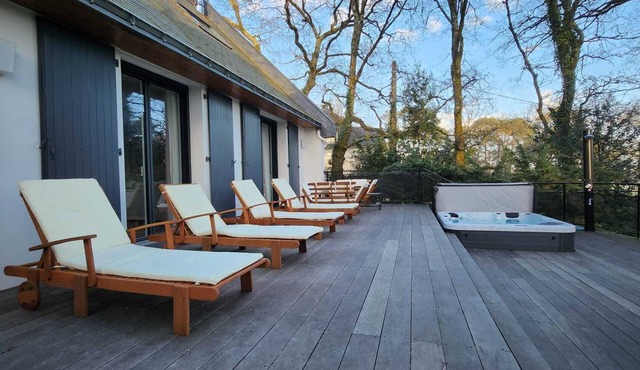 Exclusivité : Villa Avec Salle de Sport, Sauna, Jacuzzi & Parc Arboré