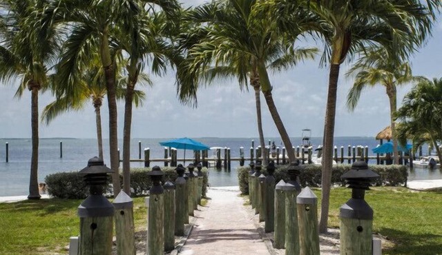 Exec Bay 3 Bedroom townhouse w/heated pool, marina, tennis & more